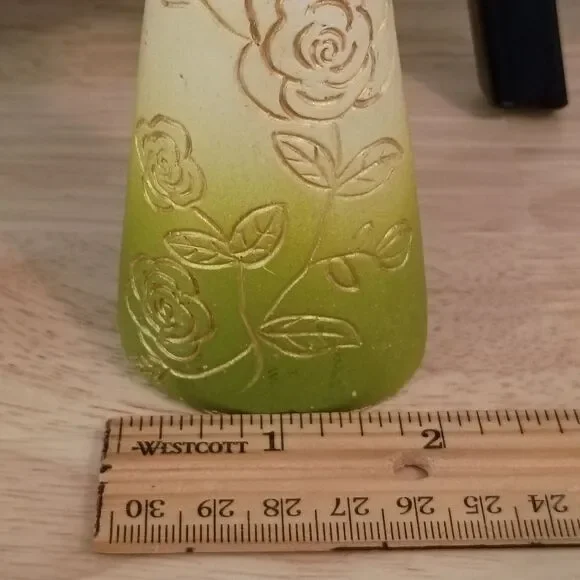 Angel with Wings Figurine Hugging a Heart Resin Floral 6.5" Gift Idea - Picture 9 of 9